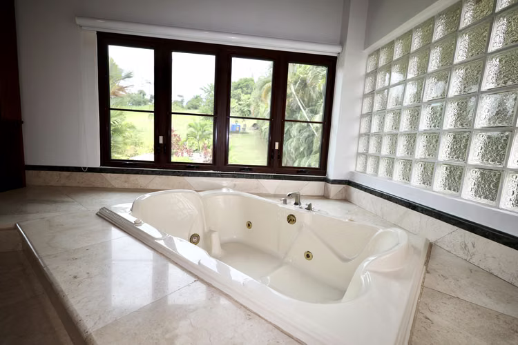 Urb. Lomas del Sol, Casa en Guaynabo