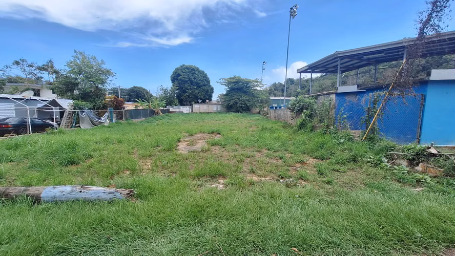 Bo. C. Davila, Solar en Manati