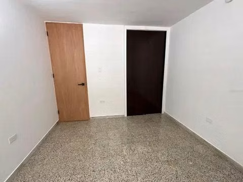 Casa lista para habitar ubicada en la comunidad Jardines de Country Club.