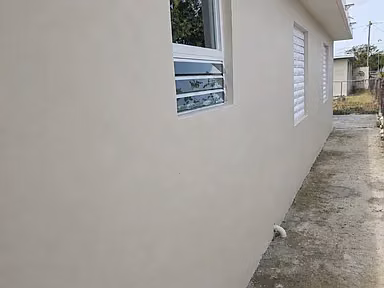 Casa remodelada de 3 dormitorios y 1 baño, lista para habitar.