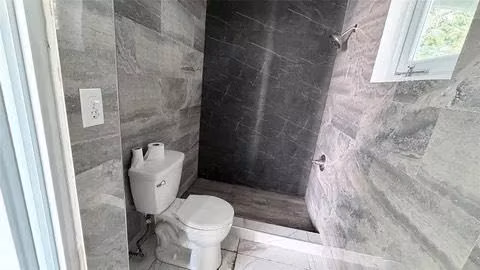 Bungalow de 2 dormitorios recién renovado