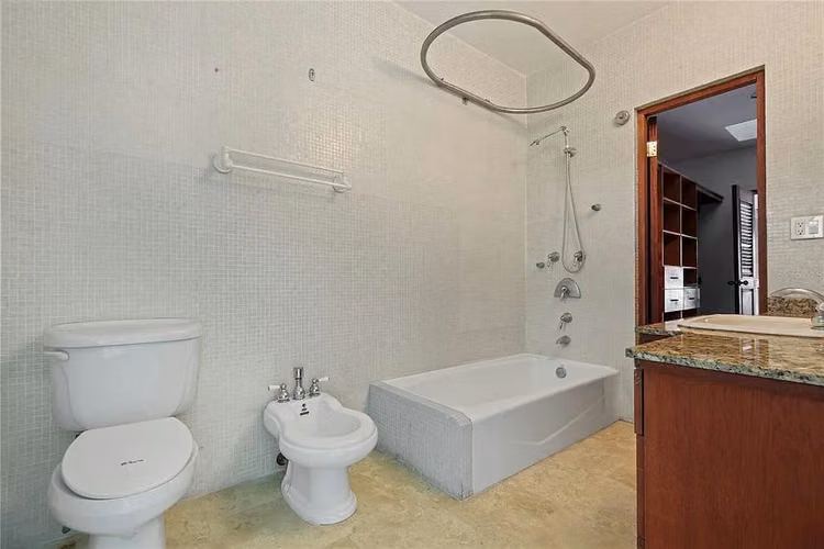 Beautiful 2 bedroom house with ocean views