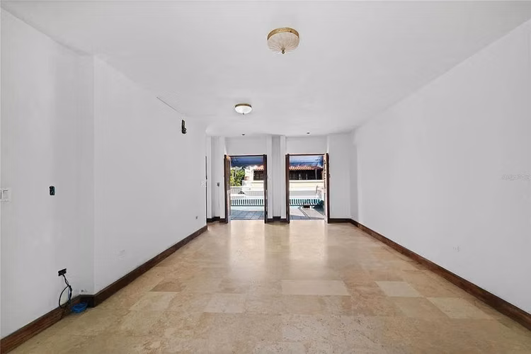 Beautiful 2 bedroom house with ocean views