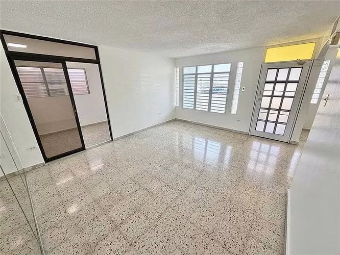 Exclusiva casa de 3 habitaciones en alquiler en Ponce