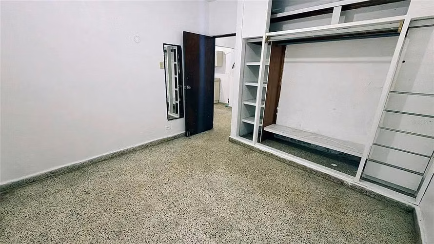 ¡Encantador apartamento en planta baja en alquiler en el corazón de Vega Baja Pueblo!