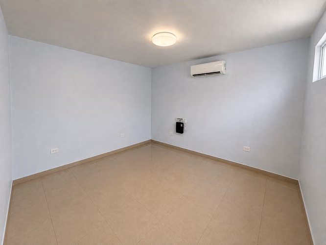 Bo. Bajura, Comercial en Manatí