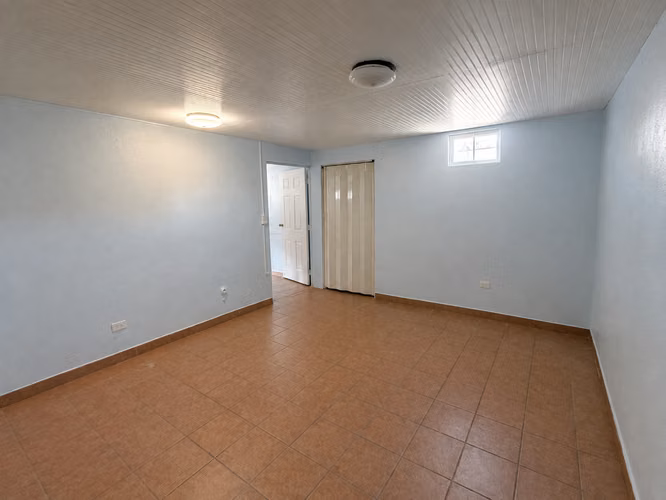 Bo. Bajura, Comercial en Manatí