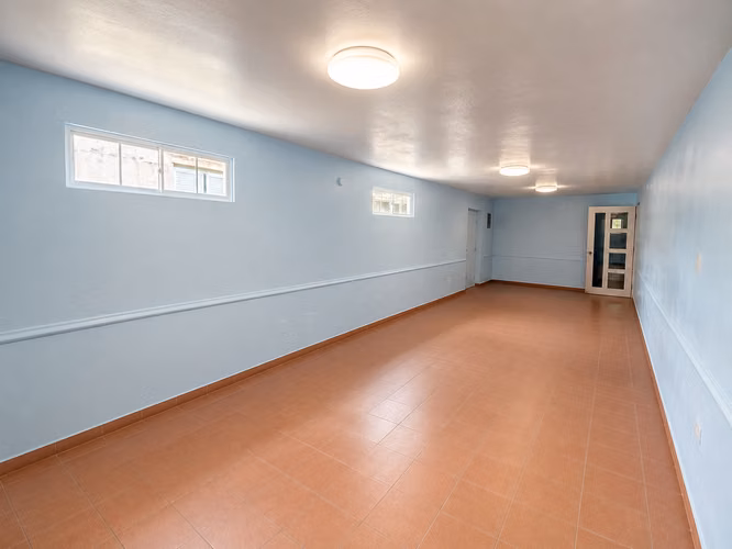 Bo. Bajura, Comercial en Manatí