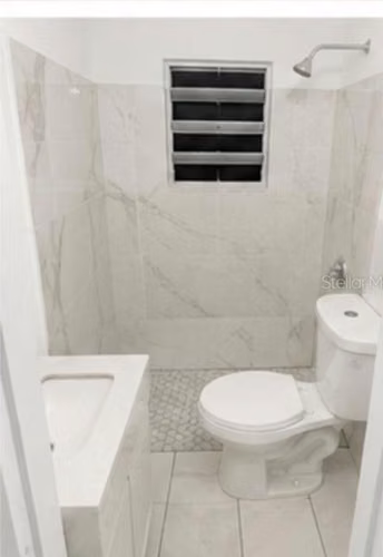Residencia de hormigón renovada de 4 dormitorios y 2 baños en el corazón de Guayama. - Imagen 5