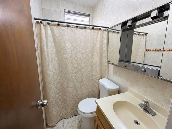 Hermosa, especial y acogedora casa familiar en alquiler con opción a compra.
