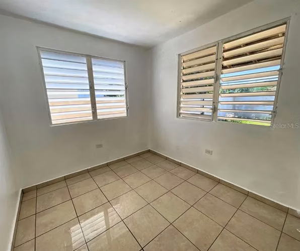 Casa con 3 dormitorios y 2 baños con gran patio
