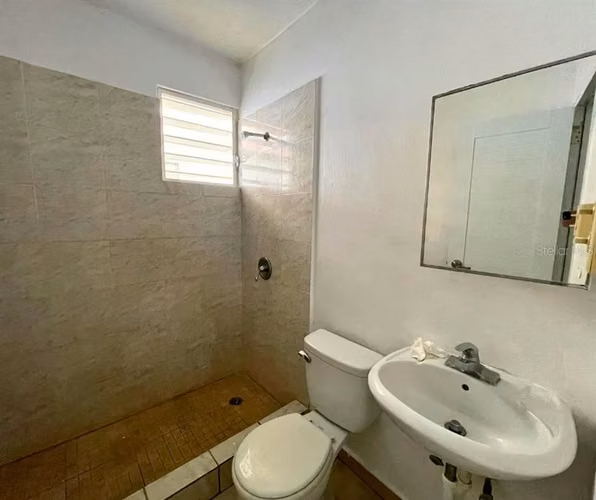 Casa con 3 dormitorios y 2 baños con gran patio