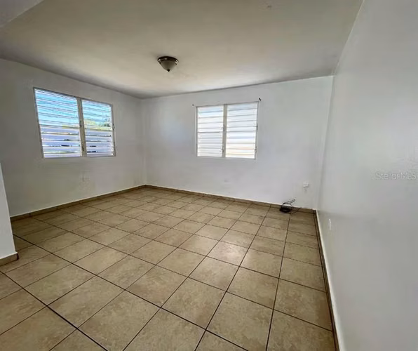 Casa con 3 dormitorios y 2 baños con gran patio
