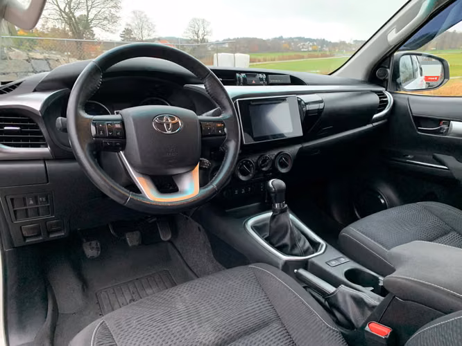 Toyota Hilux 2.4L Turbo Diésel - Imagen 4