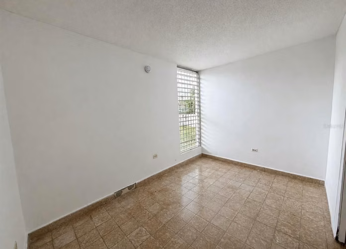 Casa de 3 habitaciones y 1 baño en una zona muy céntrica de Reparto Montellano. - Imagen 6