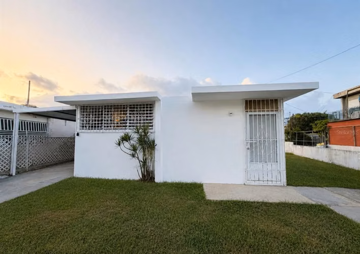 Casa de 3 habitaciones y 1 baño en una zona muy céntrica de Reparto Montellano.