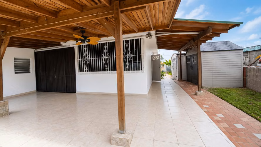 Urb. Lomas de Luquillo, Casa en Luquillo
