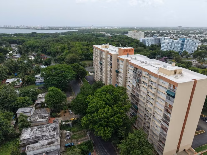 Cond. Torres De Cervantes, Apartamento en San Juan - Imagen 19