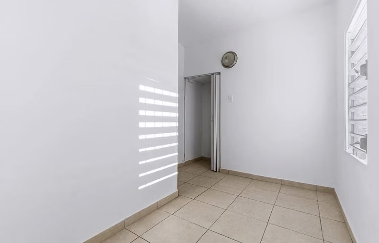 Hermosa condominio de 1 dormitorio