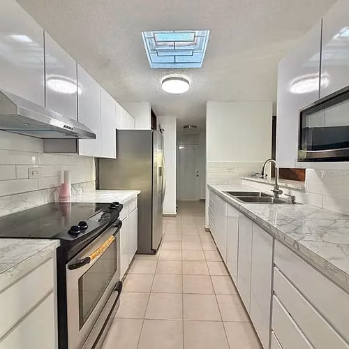 Residencia de 3 dormitorios y 2 baños ubicada en la cotizada comunidad Apollo Development.