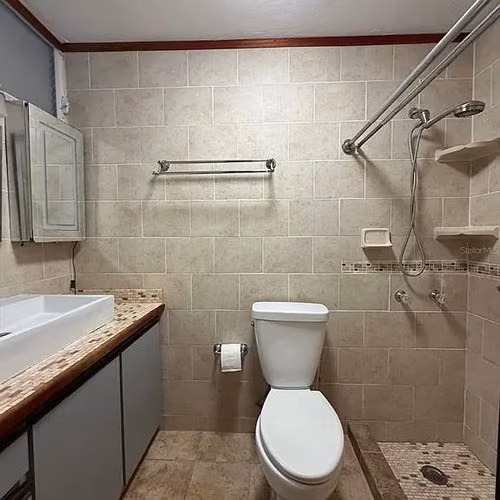 Residencia de 3 dormitorios y 2 baños ubicada en la cotizada comunidad Apollo Development.