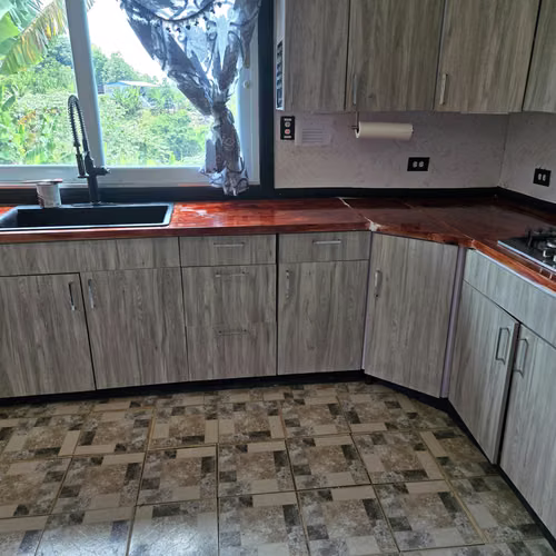 6 month Lease minimum 