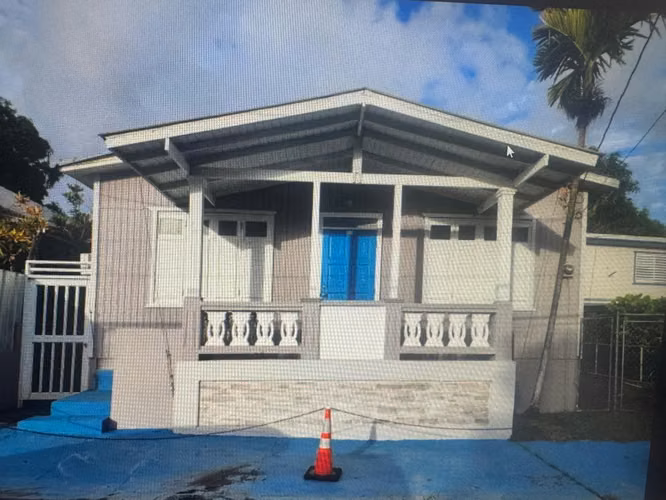 House in the center of the town of Boquerón