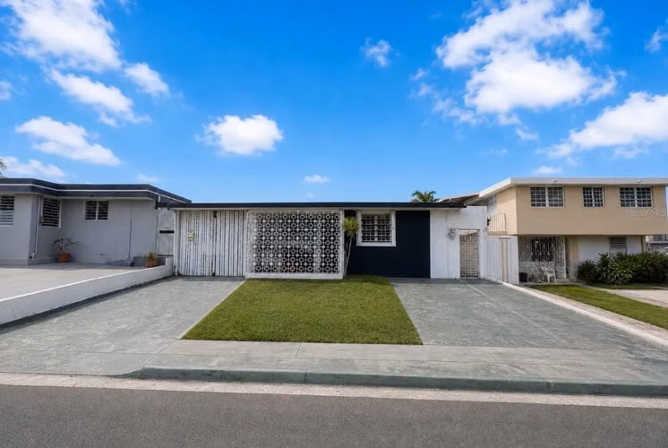 Amplia y acogedora casa familiar en alquiler con opción a compra en Flamingo Hills, Bayamón