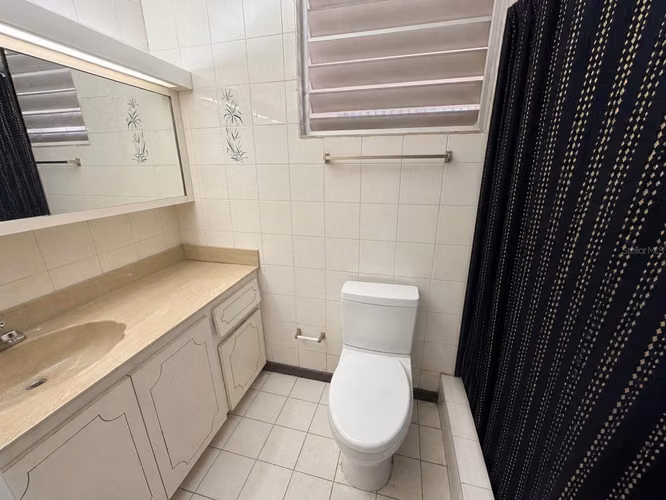 Amplia y acogedora casa familiar en alquiler con opción a compra en Flamingo Hills, Bayamón