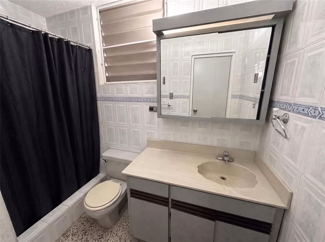 Amplia y acogedora casa familiar en alquiler con opción a compra en Flamingo Hills, Bayamón