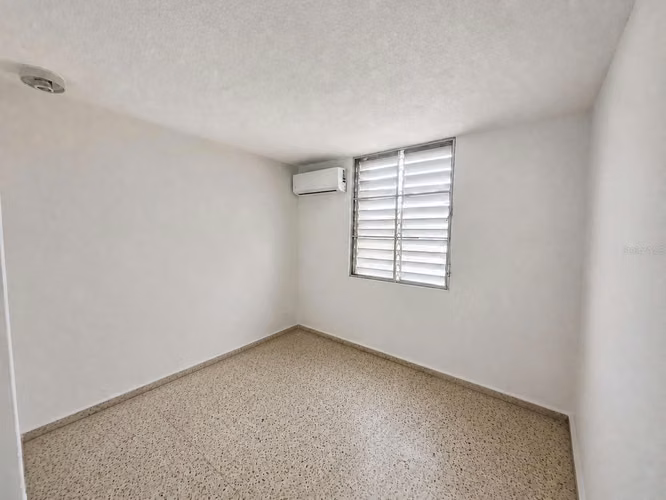 Amplia y acogedora casa familiar en alquiler con opción a compra en Flamingo Hills, Bayamón