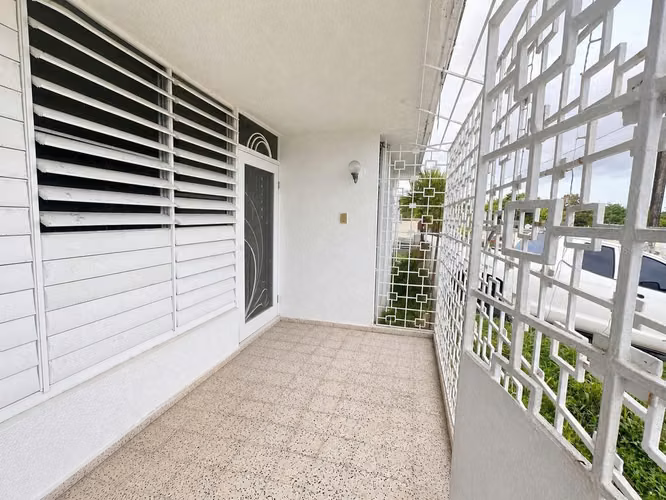 Amplia y acogedora casa familiar en alquiler con opción a compra en Flamingo Hills, Bayamón