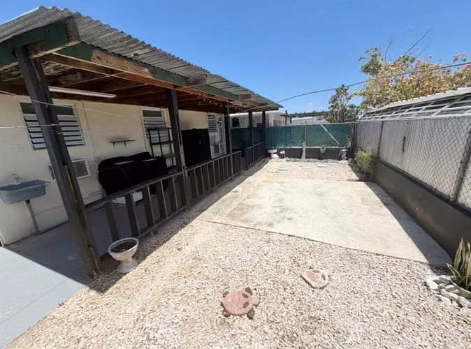 Casa unifamiliar de hormigón en alquiler