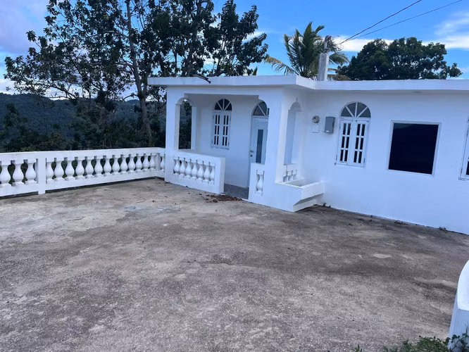REMODELED 3-BEDROOM HOME ON 2,433 M² OF LAND — BEAUTIFUL MOUNTAIN & DISTANT COASTAL VIEWS — COMERÍO, PUERTO RICO - Imagen 5