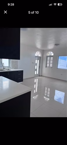 REMODELED 3-BEDROOM HOME ON 2,433 M² OF LAND — BEAUTIFUL MOUNTAIN & DISTANT COASTAL VIEWS — COMERÍO, PUERTO RICO - Imagen 4