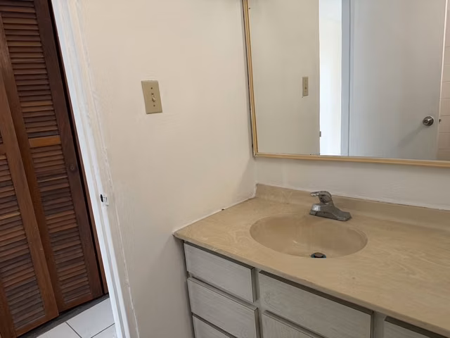 Cond. Kings Court 80, Apartamento en San Juan