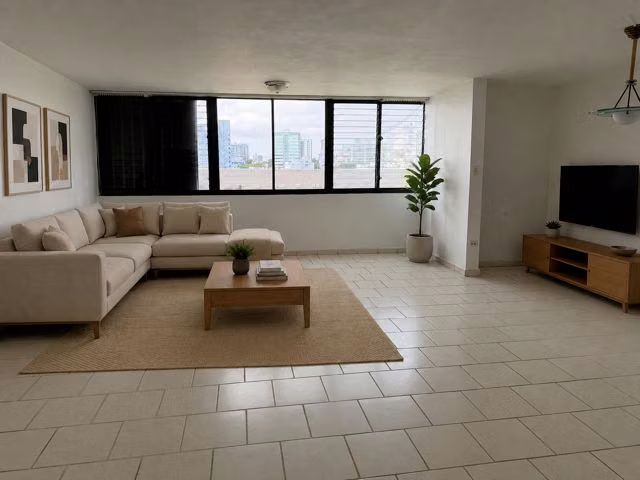Cond. Kings Court 80, Apartamento en San Juan