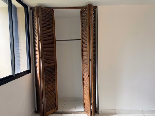 Cond. Kings Court 80, Apartamento en San Juan