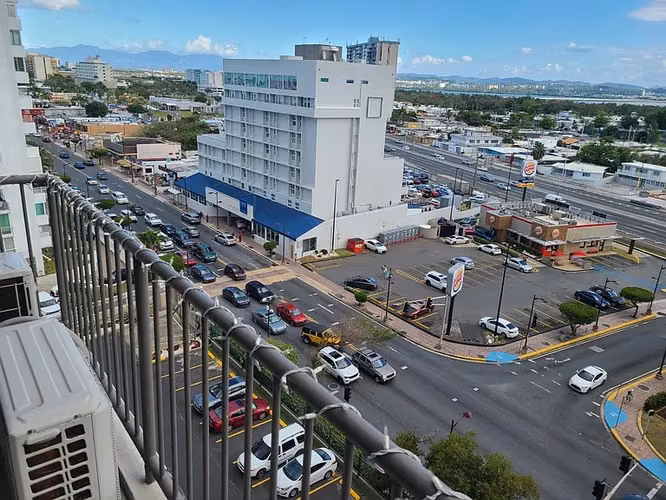 Amueblado, totalmente equipado, incluye estacionamiento asignado.