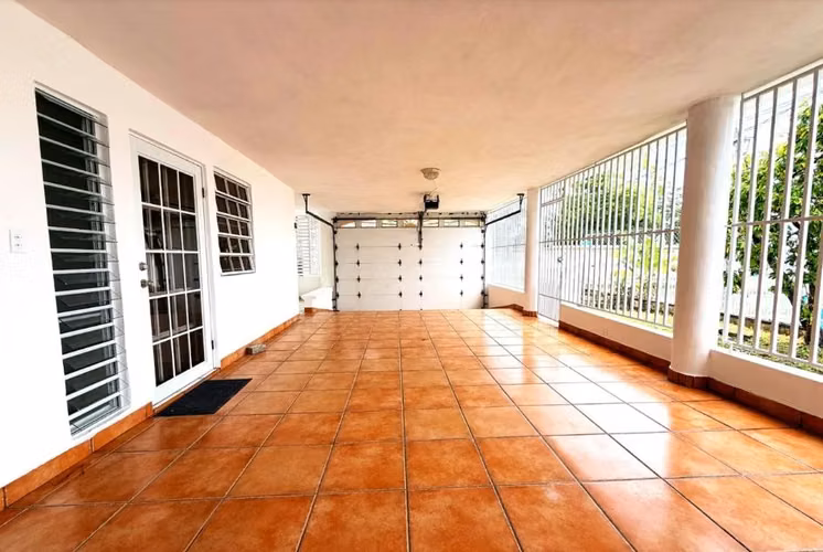 Royal Gardens Urb Rental, move in ready!