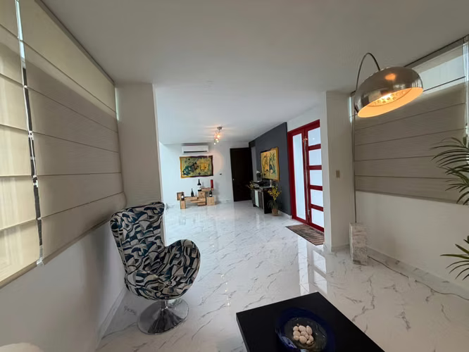 Urb. Laderas de San Juan, Casa en San Juan