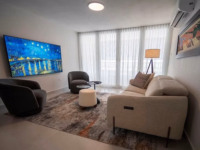 LUXURY RENOVATED AND FURNISHED APARTMENT IN FLORAL PARK