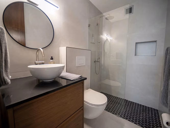 LUXURY RENOVATED AND FURNISHED APARTMENT IN FLORAL PARK