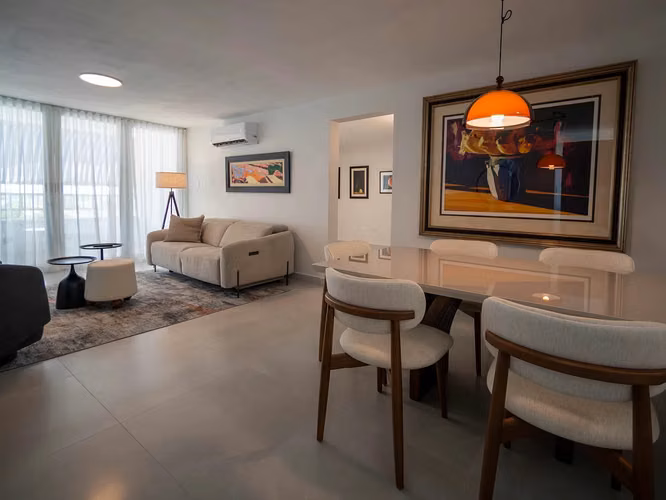 LUXURY RENOVATED AND FURNISHED APARTMENT IN FLORAL PARK