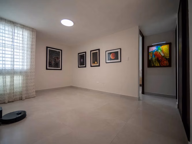 LUXURY RENOVATED AND FURNISHED APARTMENT IN FLORAL PARK