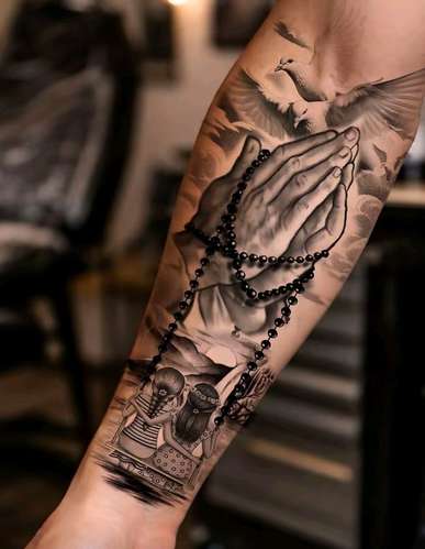 ¡Hola! Soy   . Soy un tatuador apasionado al que le encanta transformar ideas, recuerdos y emociones en he