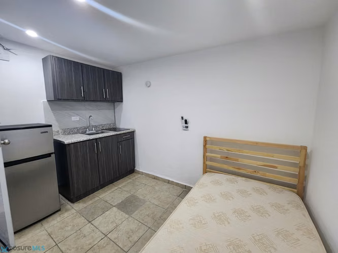 APARTAMENTO PRIVADO A PASOS DEL COLEGIO DE NAYAGUEZ - Imagen 2