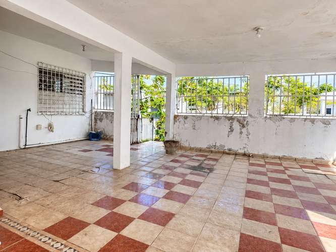 Urb. Jardines De Country Club - Carolina