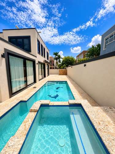 Luxury Two-Story Residence - Imagen 2