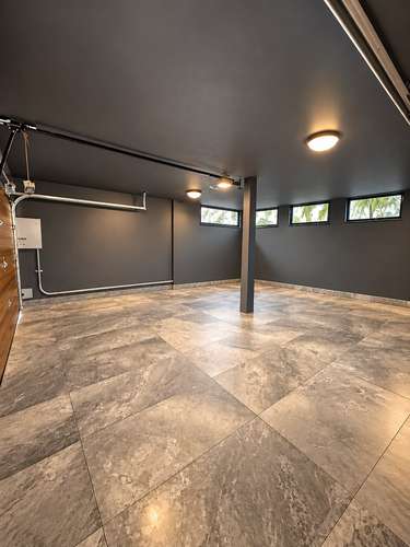 Luxury Two-Story Residence - Imagen 11